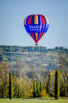 montgolfière et paysage de provence